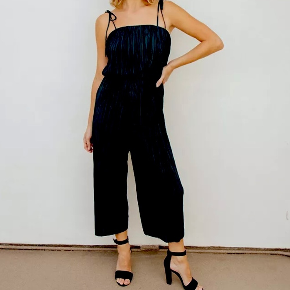 COLLECTIVE CONCEPTS Janice Pleated Jumpsuit - Picture 1 of 8